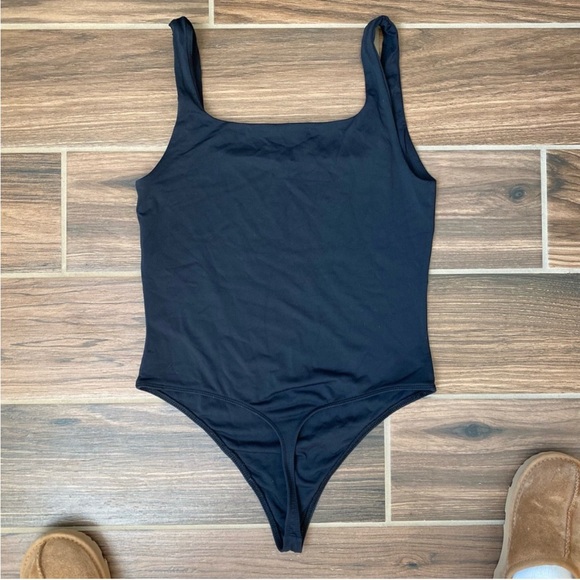 Aritzia Babaton Contour Squareneck Bodysuit Black - Picture 3 of 8